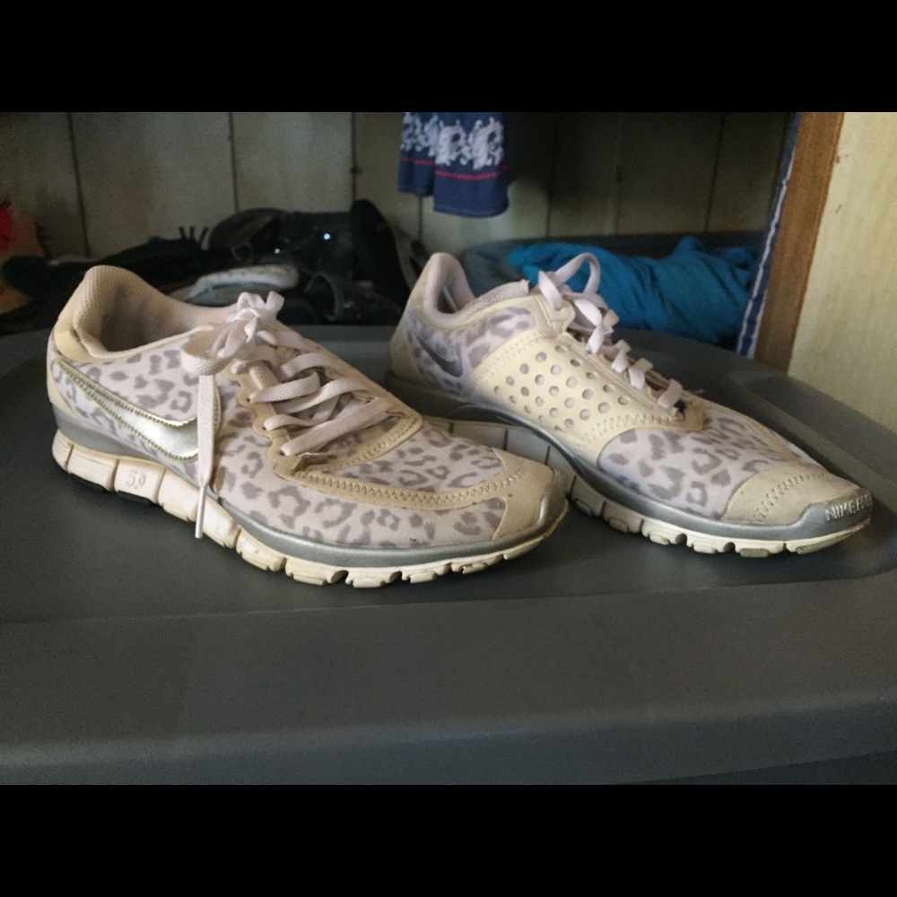 Nike sports shoes